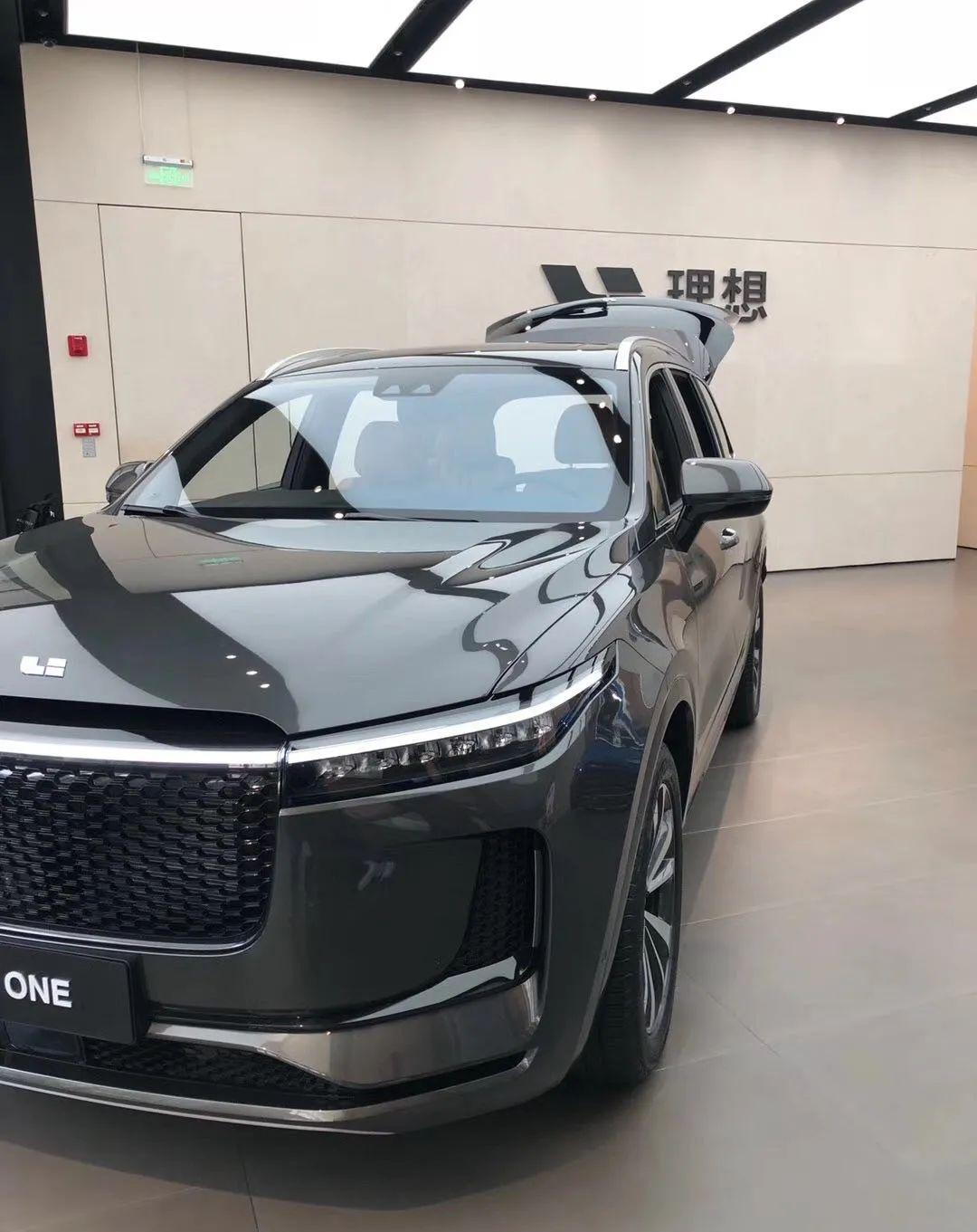 理想汽车广州高德置地零售中心4.png